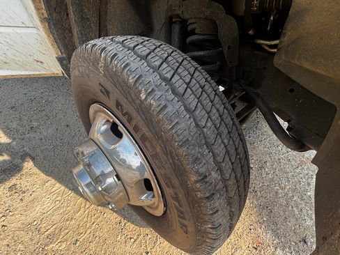 Used 2024 RAM 3500 Tradesman w/ Chrome Appearance Group RWD image 15