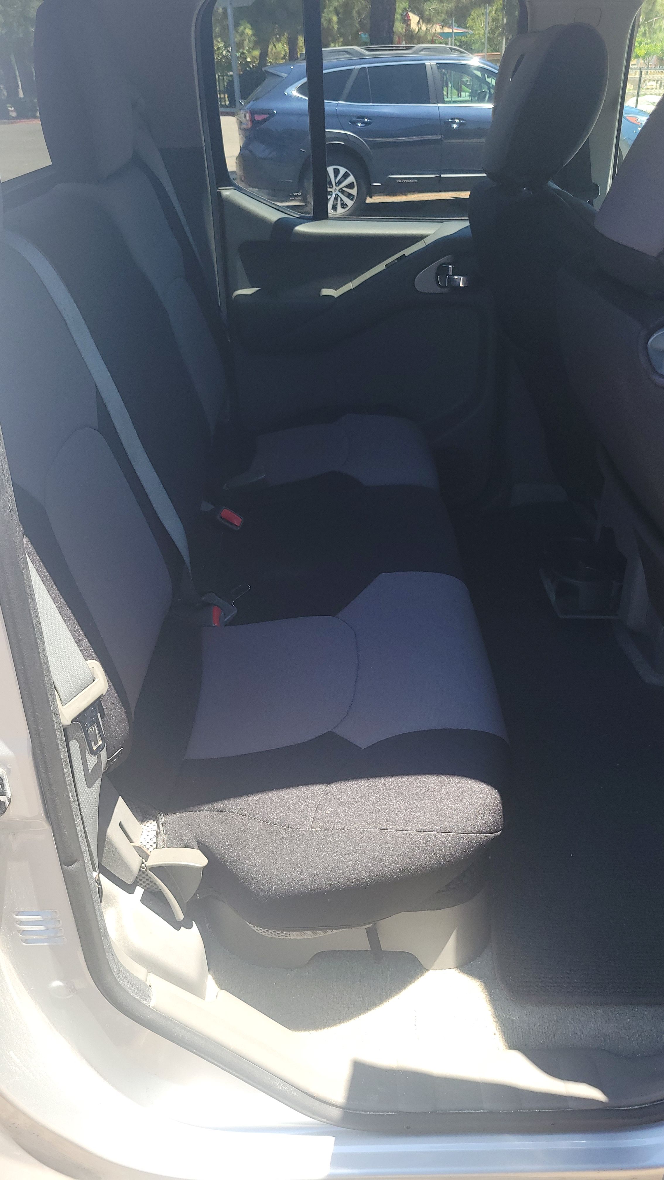 Used 2014 Nissan Frontier SV w/ SV Value Truck Package RWD image 14