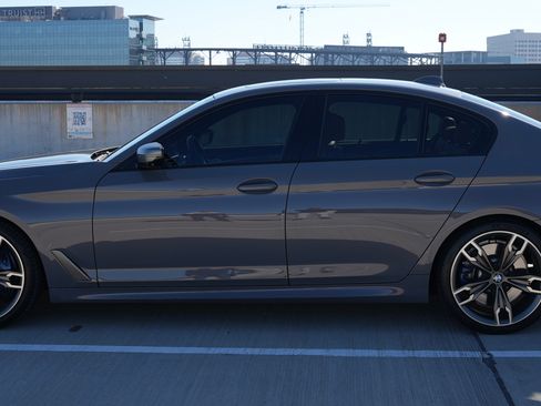 Used 2021 BMW M550i xDrive w/ Executive Package image 4