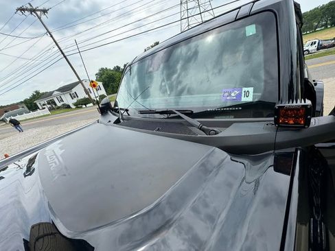 Used 2022 Ford Bronco Wildtrak image 2