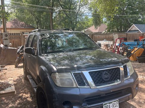 Used 2010 Nissan Pathfinder SE w/ SE Premium Journey Pkg AWD/4WD image 2