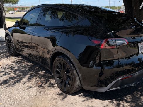 Used 2021 Tesla Model Y Long Range AWD/4WD image 9
