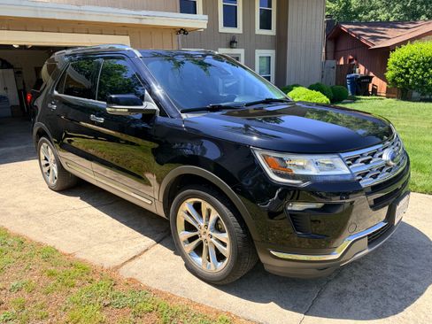 Used 2018 Ford Explorer Limited w/ Equipment Group 301A AWD/4WD image 4