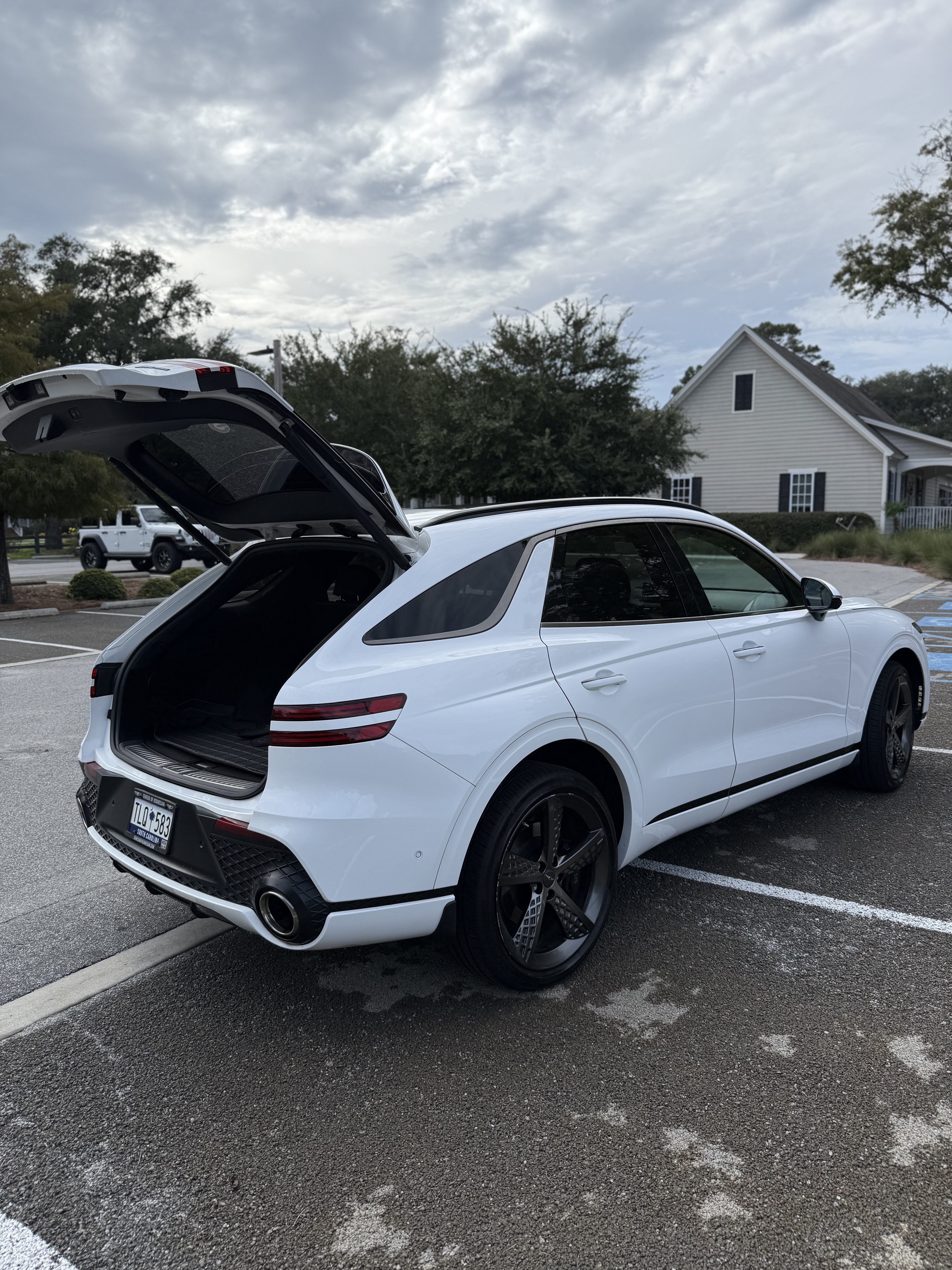 Used 2023 Genesis GV70 3.5T Sport w/ Sport Prestige Package AWD/4WD image 9