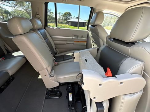 Used 2008 Chrysler Aspen Limited image 14