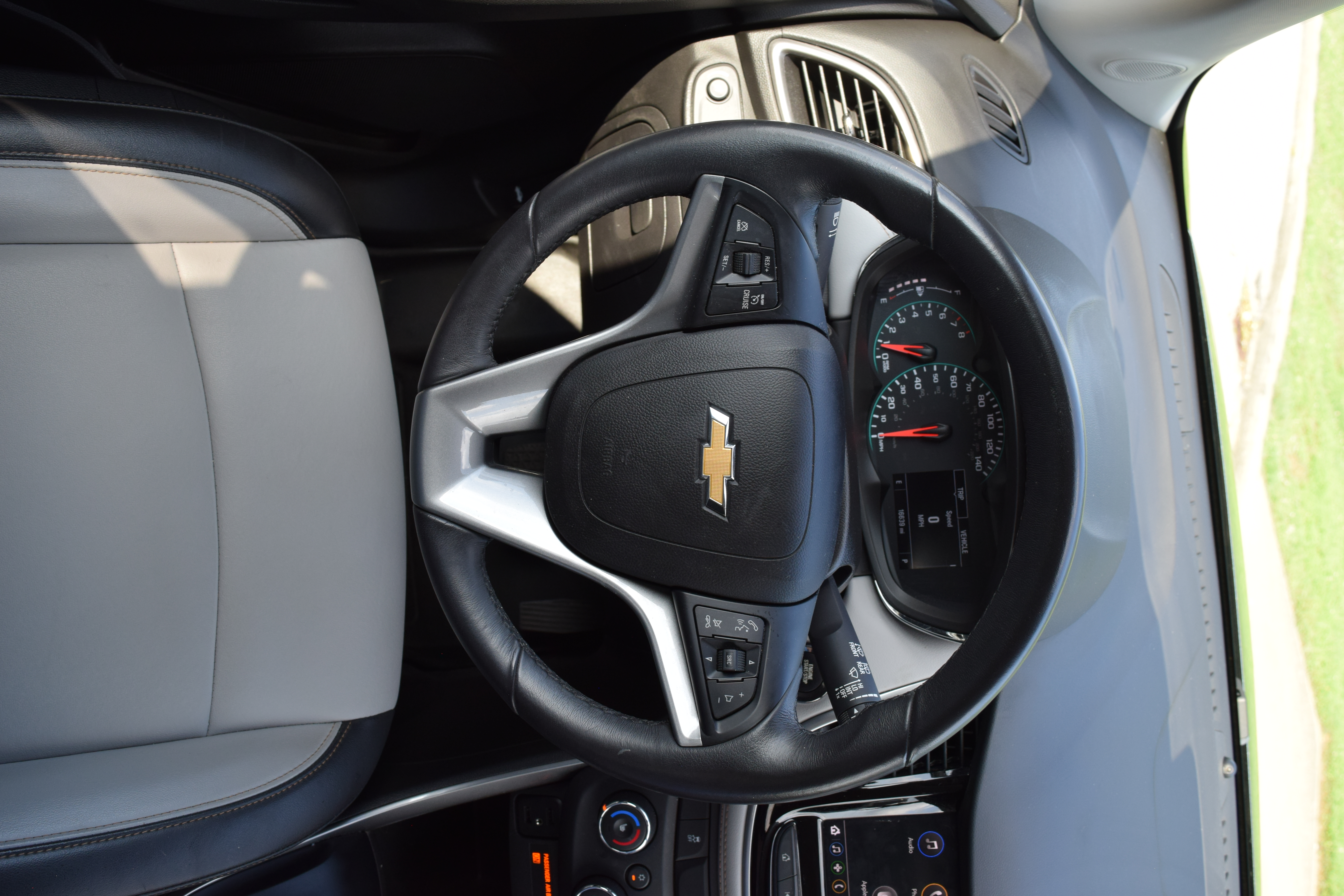 Used 2022 Chevrolet Trax LT w/ Premium Seat Package AWD/4WD image 9