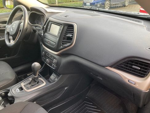 Used 2016 Jeep Cherokee Latitude image 8