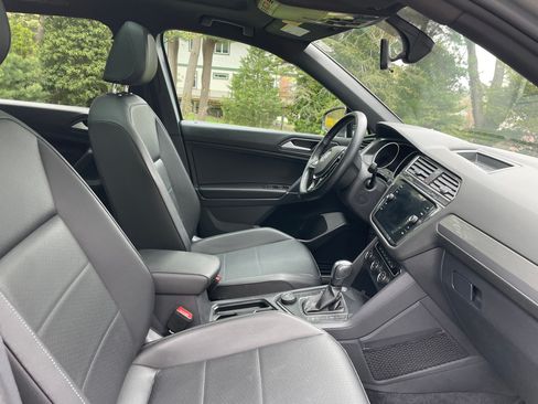 Used 2020 Volkswagen Tiguan SE R-Line image 16