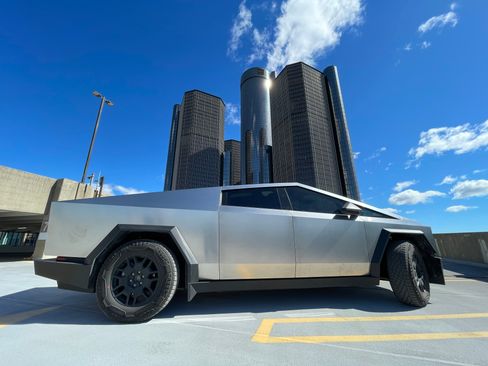 Used 2024 Tesla Cybertruck AWD Crew Cab image 2