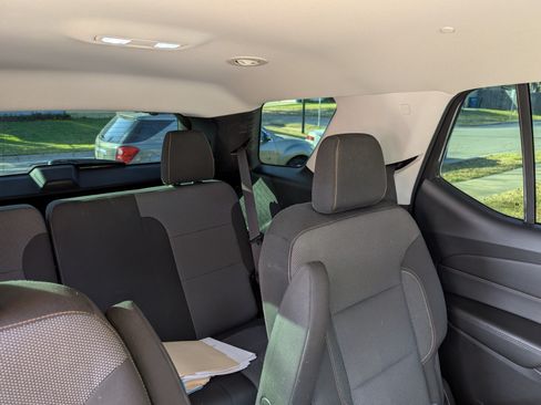 Used 2018 Chevrolet Traverse LT image 11