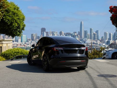 Used 2022 Tesla Model Y Performance image 4