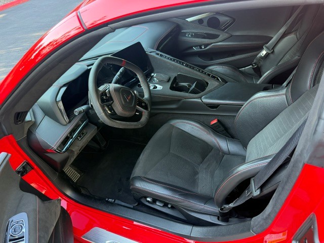 Used 2023 Chevrolet Corvette Stingray Premium Cpe w/ Z51 Performance Package RWD image 9