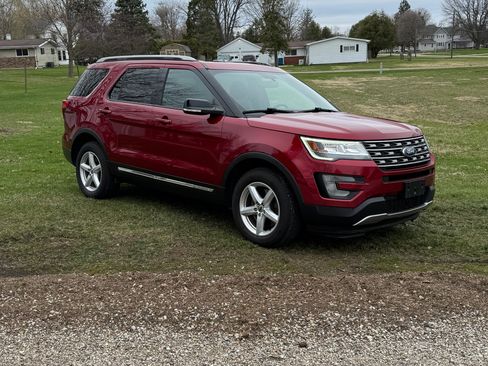 Used 2017 Ford Explorer XLT w/ Equipment Group 202A image 9