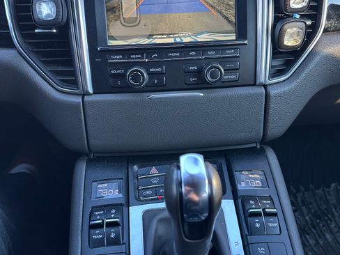 Used 2015 Porsche Macan S image 13