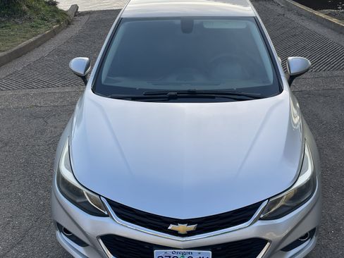 Used 2017 Chevrolet Cruze LT image 5