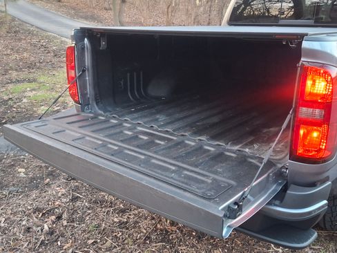 Used 2022 Chevrolet Colorado LT w/ Luxury Package image 12