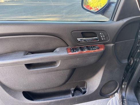 Used 2014 Chevrolet Suburban LTZ image 10