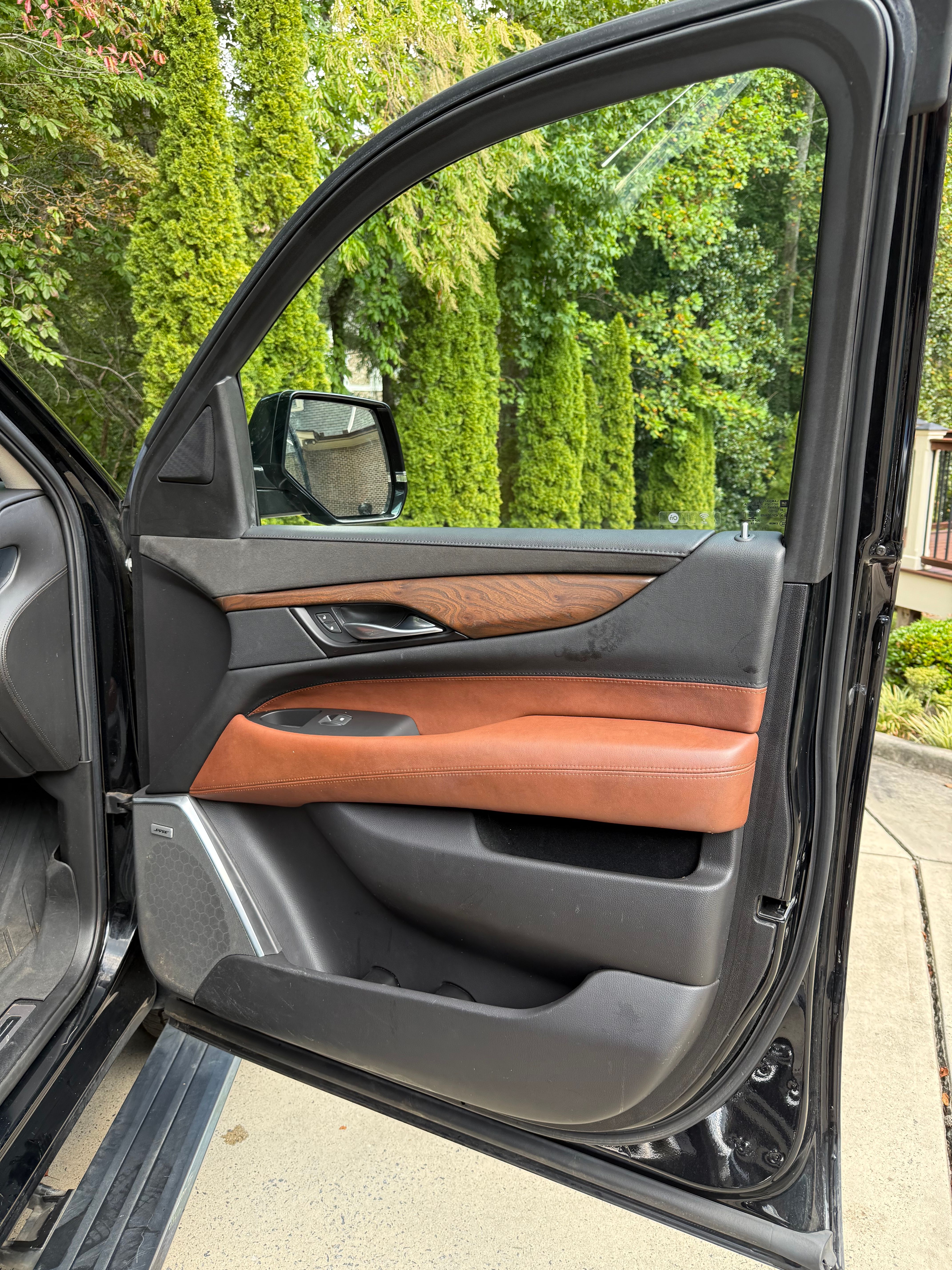 Used 2020 Cadillac Escalade Premium Luxury AWD/4WD image 10