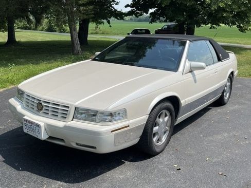 Used 2001 Cadillac Eldorado Touring FWD image 1