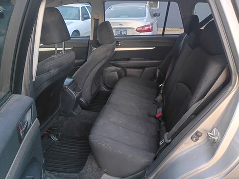 Used 2010 Subaru Outback 2.5i Premium image 5