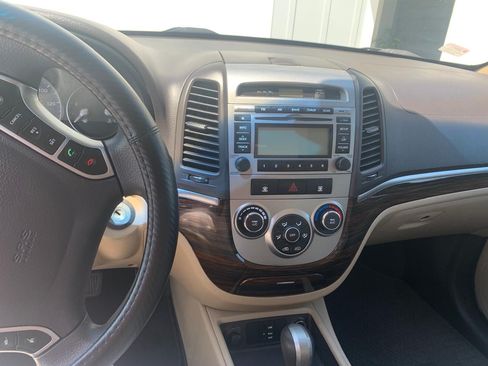 Used 2010 Hyundai Santa Fe GLS image 9