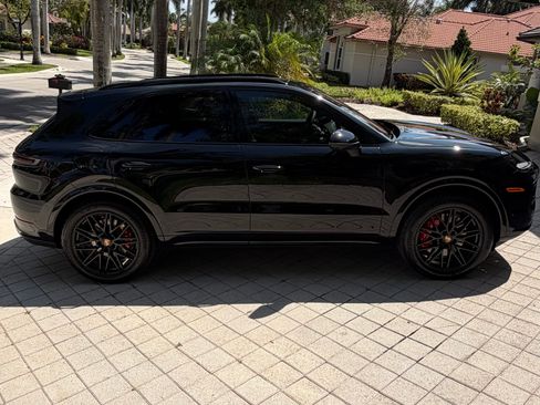Used 2026 Porsche Cayenne AWD/4WD image 16