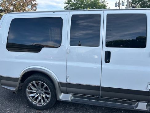 Used 2008 GMC Savana 1500 w/ Preferred Equipment Group image 6