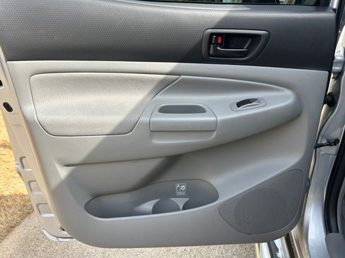 Used 2011 Toyota Tacoma PreRunner w/ SR5 Pkg #2 image 11