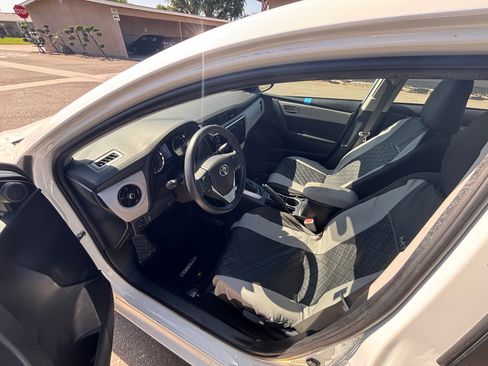 Used 2017 Toyota Corolla SE FWD image 9