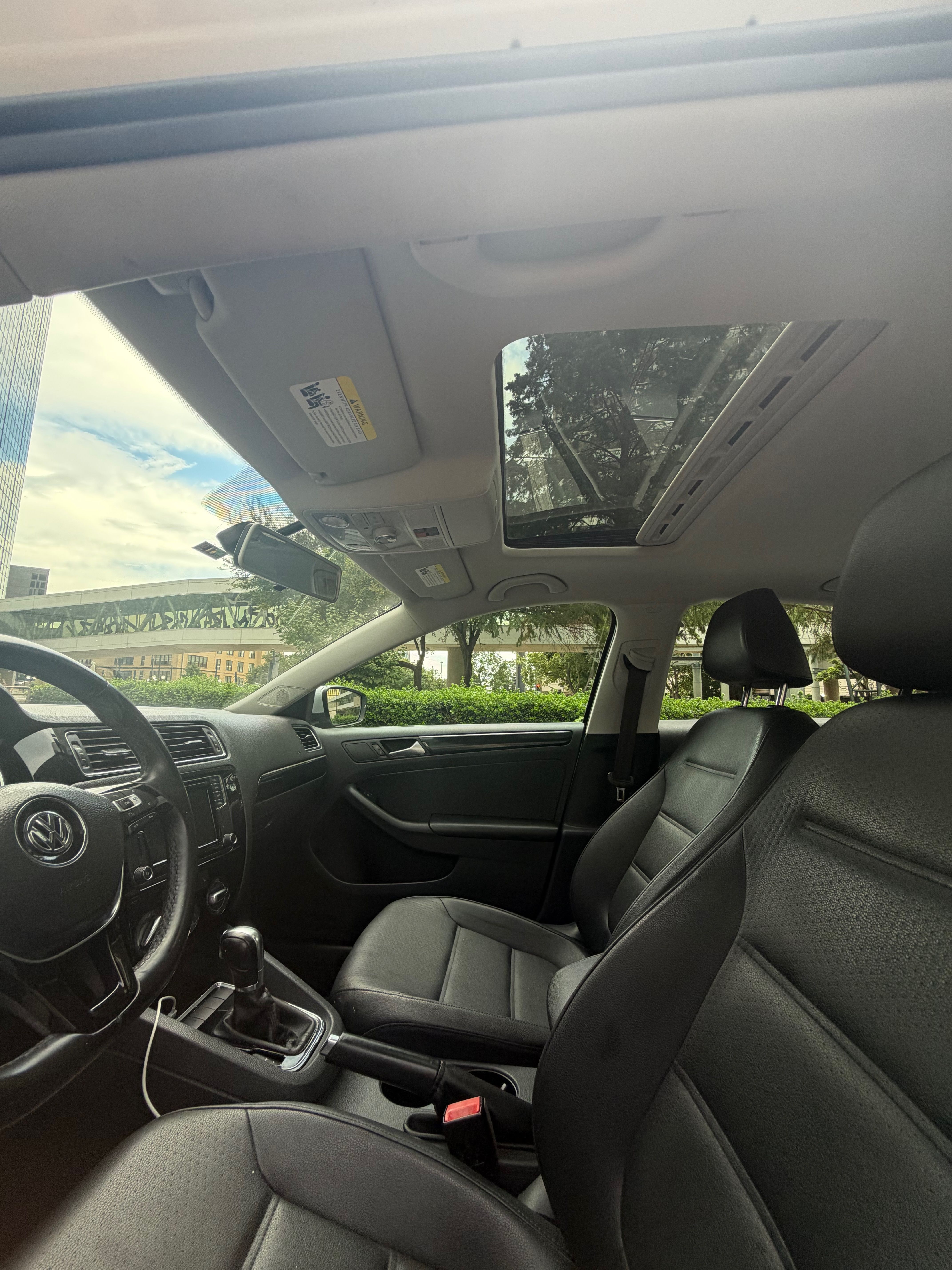 Used 2016 Volkswagen Jetta SEL w/ Lighting Package FWD image 2