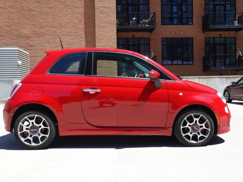 Used 2015 FIAT 500 Sport w/ Comfort/Convenience Group FWD image 9
