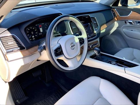 Used 2020 Volvo XC90 T5 Momentum AWD/4WD image 4