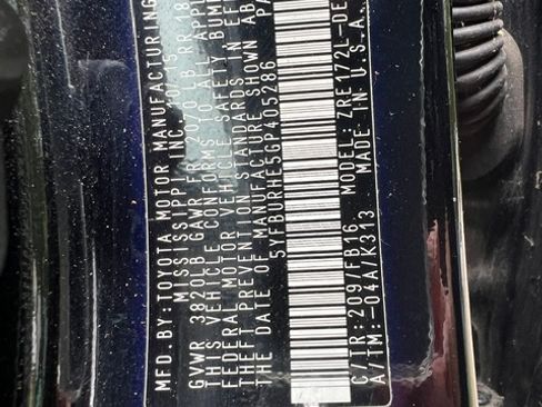 Used 2016 Toyota Corolla LE FWD image 18