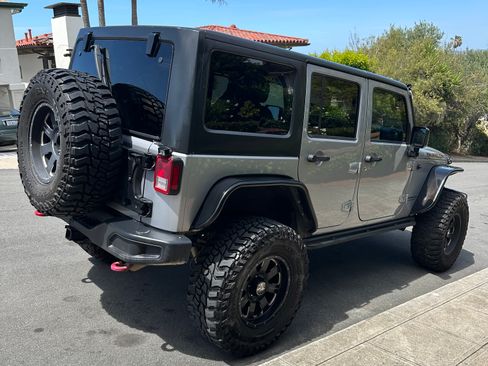 Used 2015 Jeep Wrangler Unlimited Rubicon AWD/4WD image 6