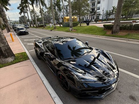 Used 2021 Chevrolet Corvette Stingray Coupe w/ Z51 Performance Package image 2