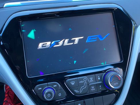 Used 2019 Chevrolet Bolt Premier w/ Infotainment Package image 20