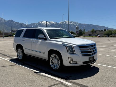 Used 2018 Cadillac Escalade Platinum AWD/4WD image 4