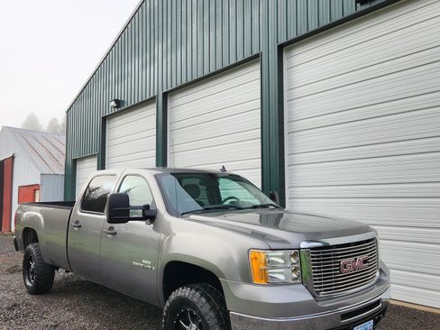 Used 2009 GMC Sierra 2500 SLE w/ Convenience Package image 4