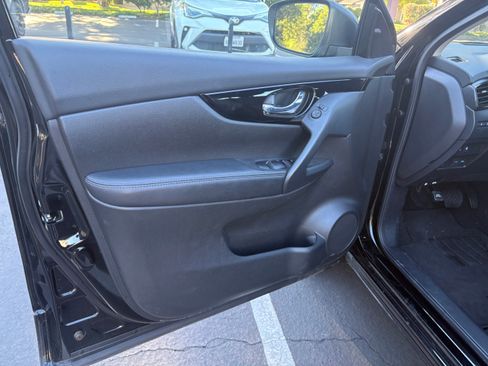 Used 2021 Nissan Rogue Sport SV image 20