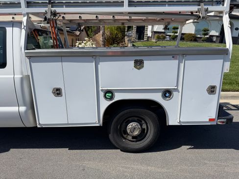 Used 2014 Ford F250 XL w/ Power Equipment Group RWD image 5