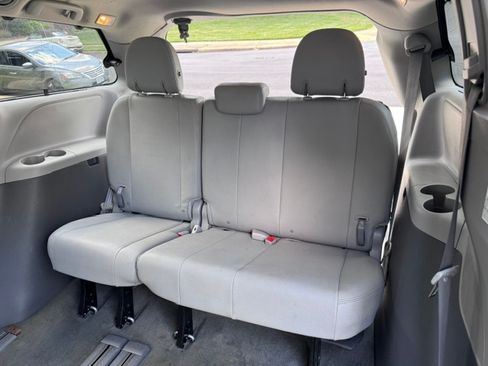 Used 2017 Toyota Sienna XLE w/ XLE Navigation Package FWD image 14