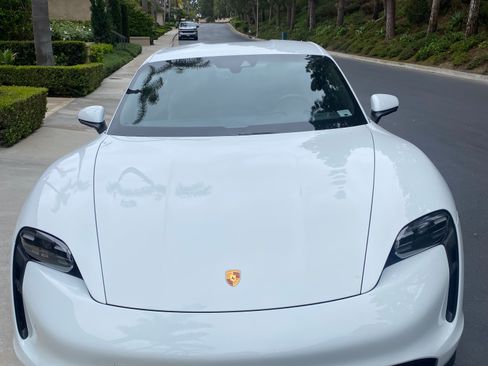 Used 2022 Porsche Taycan image 1