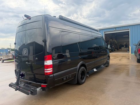 Used 2018 Mercedes-Benz Sprinter 3500 image 8