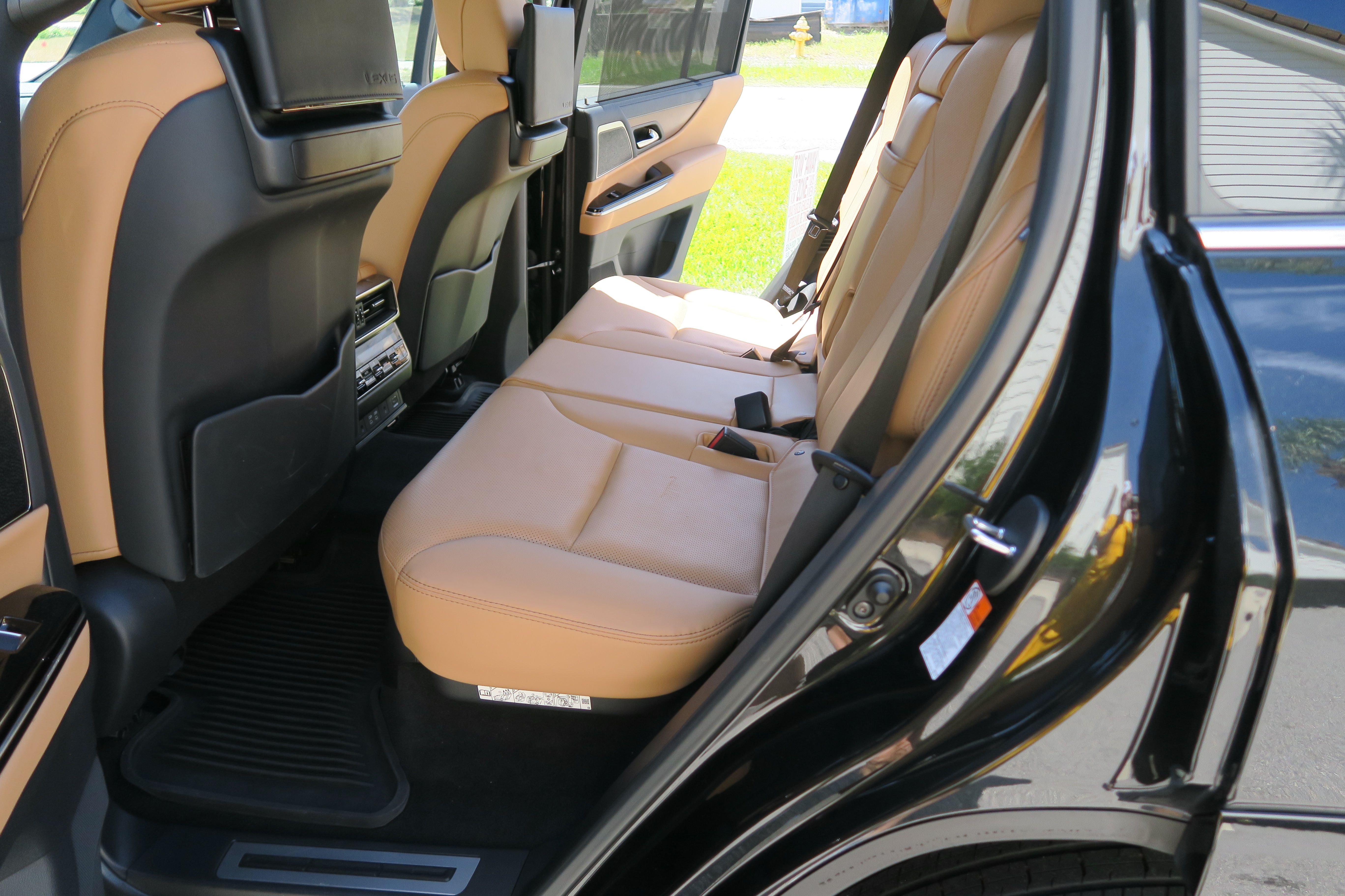 Used 2023 Lexus LX 600 4WD w/ Accessory Package (Z1) image 6