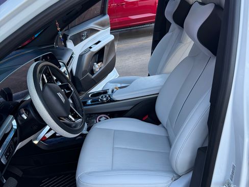 Used 2024 Cadillac Lyriq Luxury RWD image 5
