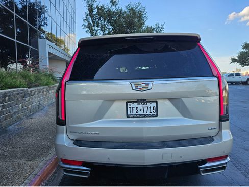 Used 2023 Cadillac Escalade ESV Premium Luxury image 6