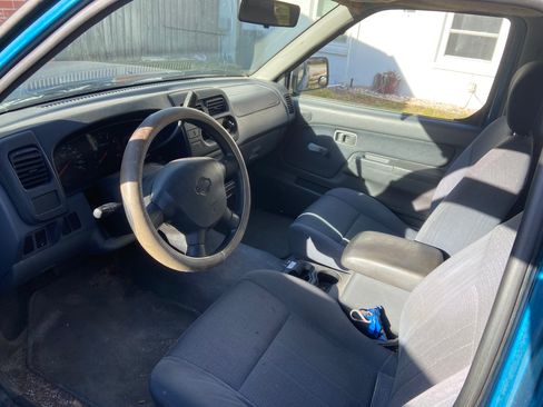 Used 2001 Nissan Frontier XE image 9