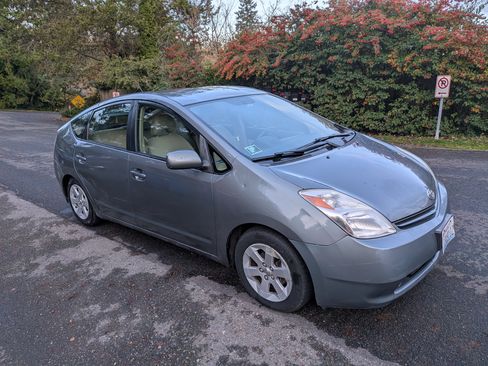 Used 2005 Toyota Prius Hatchback 4D image 4
