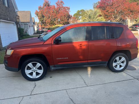 Used 2012 Jeep Compass Latitude image 2