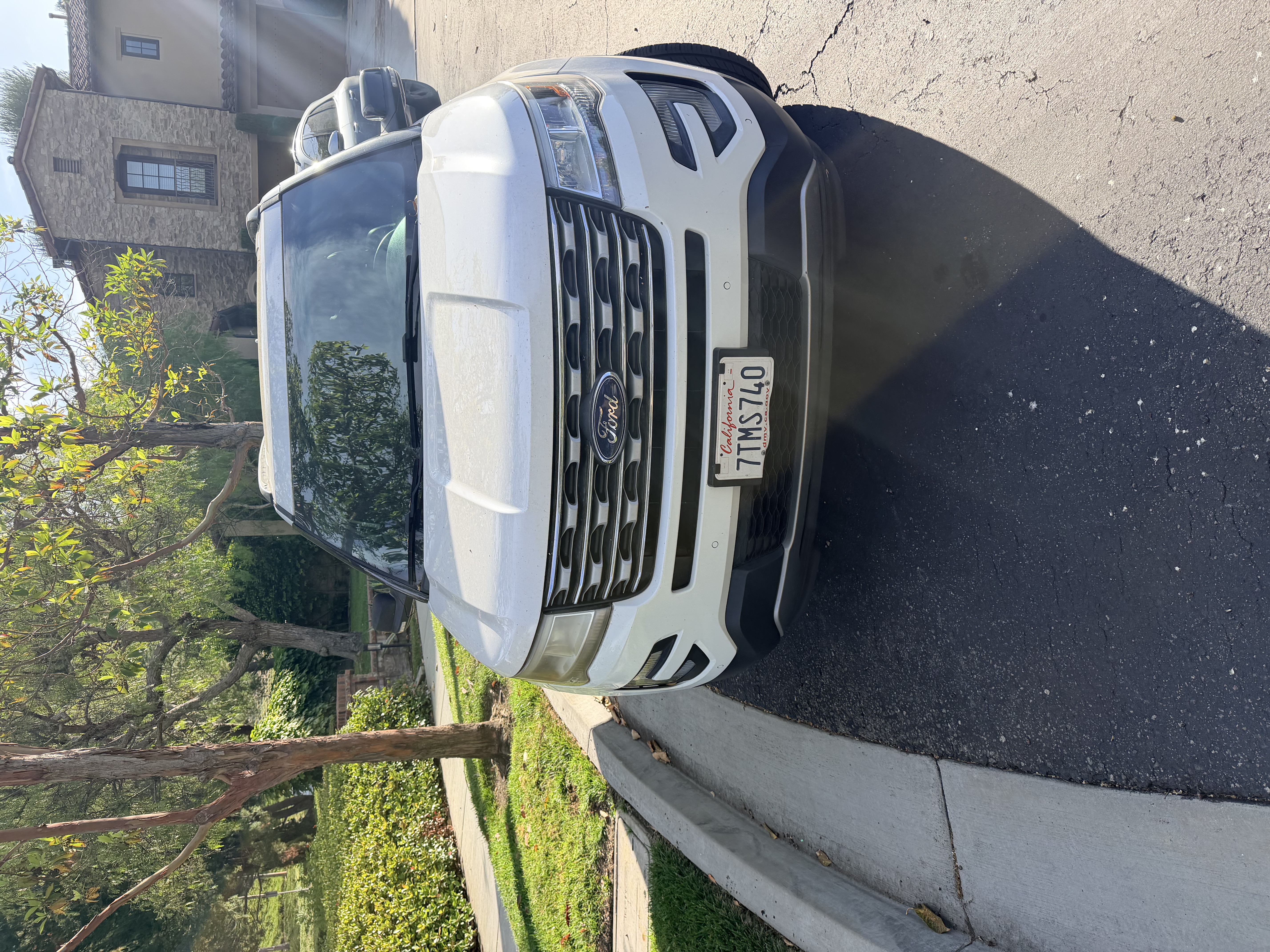 Used 2016 Ford Explorer XLT w/ Equipment Group 202A FWD image 1